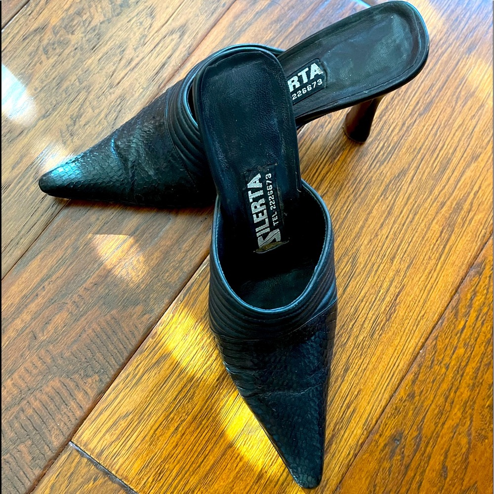 Silerta Italian handmade leather shoes with snake skin toe. 4 cm heels.